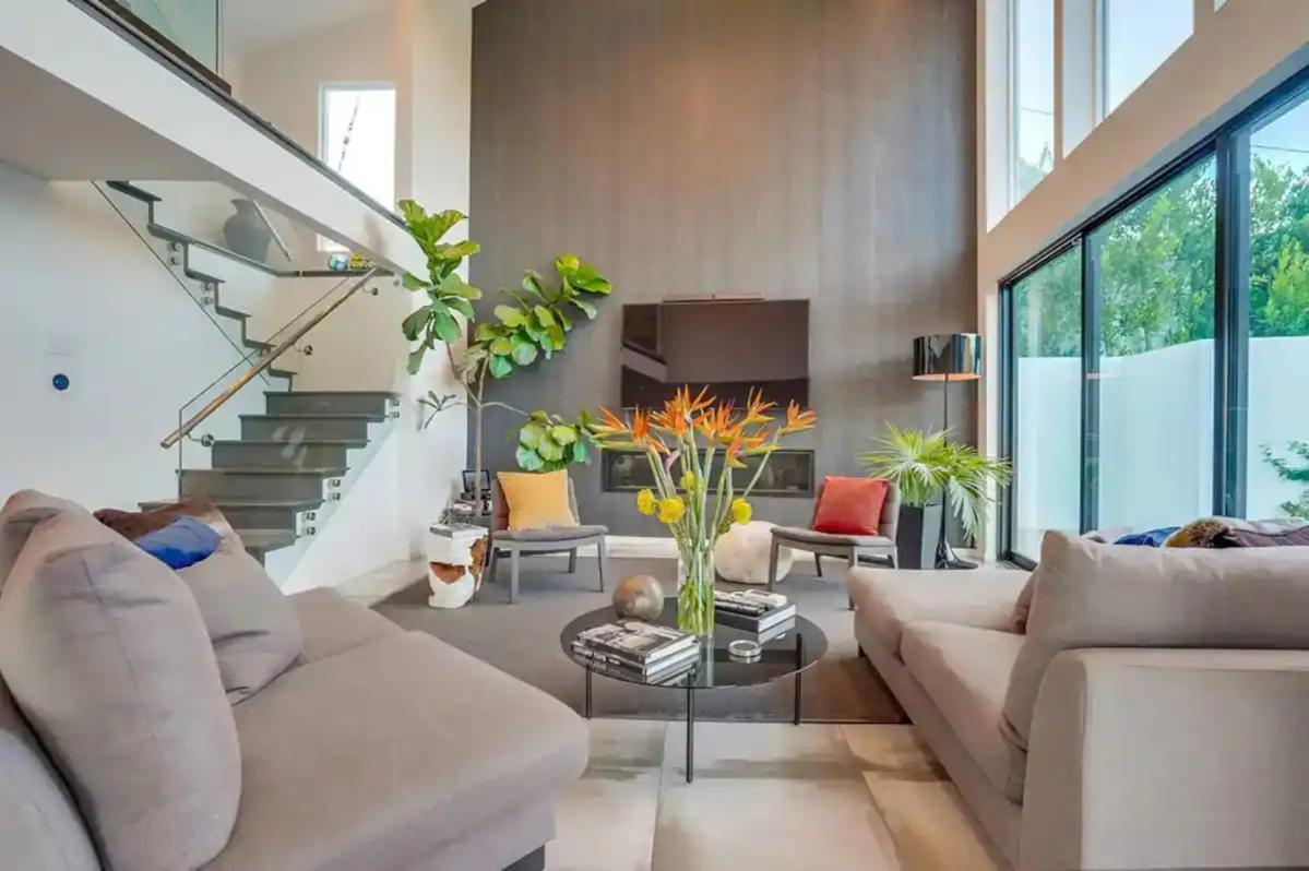 Troy Hill Villa *