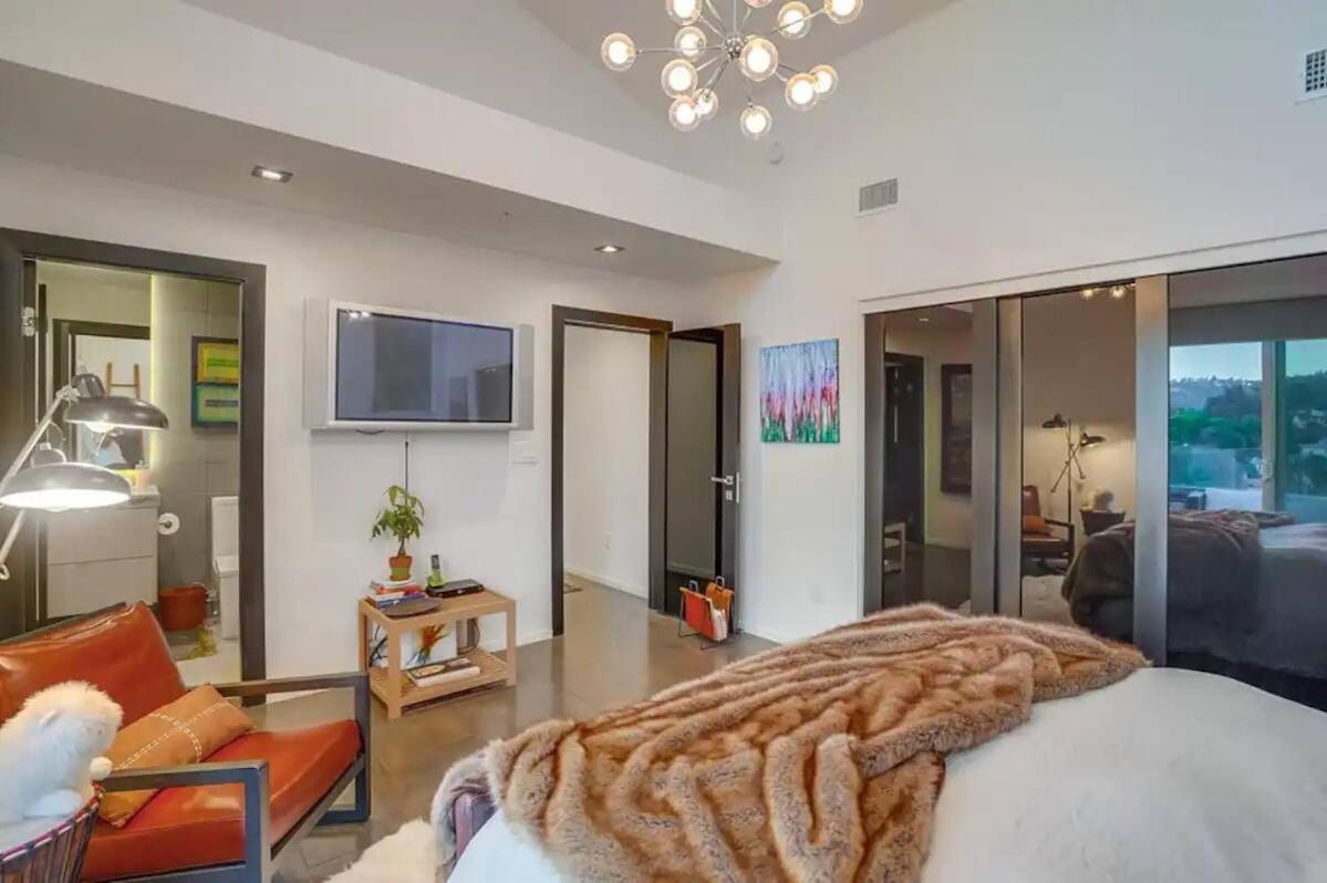 Troy Hill Villa